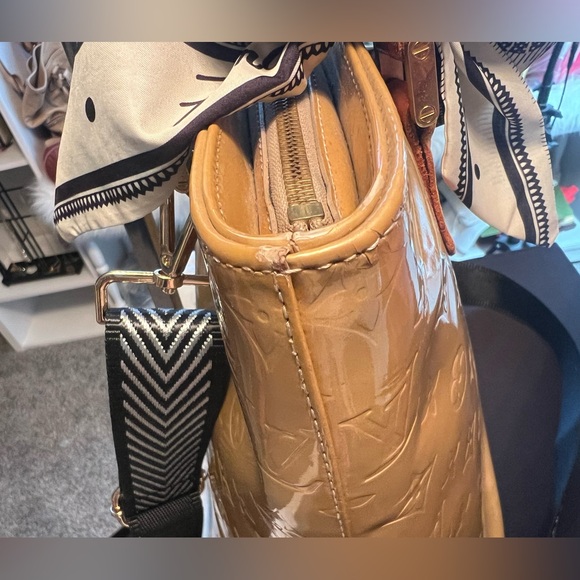 Authentic Louis Vuitton Vernis Handbag - Picture 11 of 17